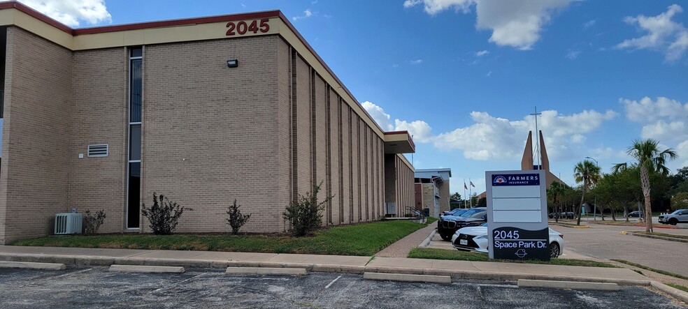 2045 Space Park Dr, Houston, TX for lease - Building Photo - Image 1 of 13