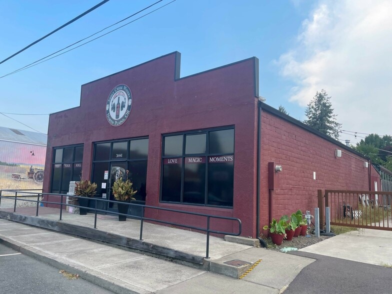 31441 NW Commercial St, North Plains, OR for lease - Building Photo - Image 3 of 8