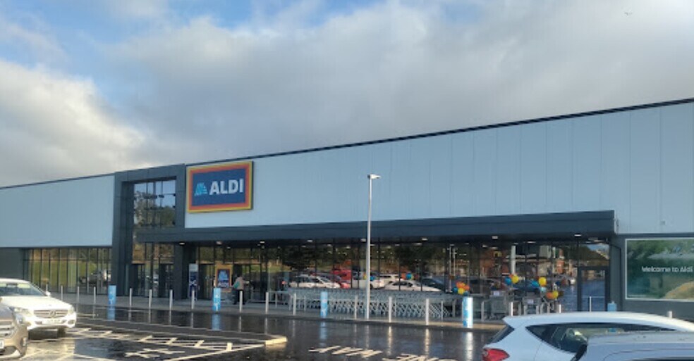 Portlethen Retail Park portfolio of 2 properties for sale on LoopNet.com - Primary Photo - Image 1 of 2