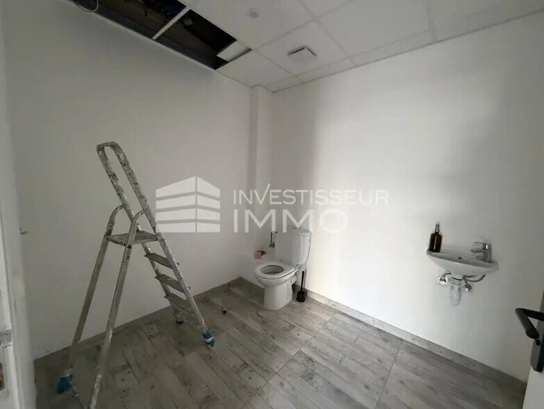 Flex in Pontault-Combault for lease - Interior Photo - Image 2 of 6