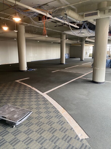 318 E Chicago St, Milwaukee, WI for lease - Building Photo - Image 3 of 25