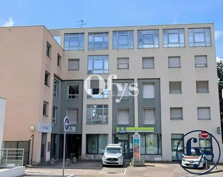 Office in Meyzieu for sale - Building Photo - Image 1 of 5