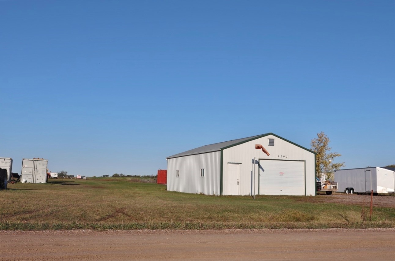 5207 N Broadway, Minot, ND for sale Primary Photo- Image 1 of 1