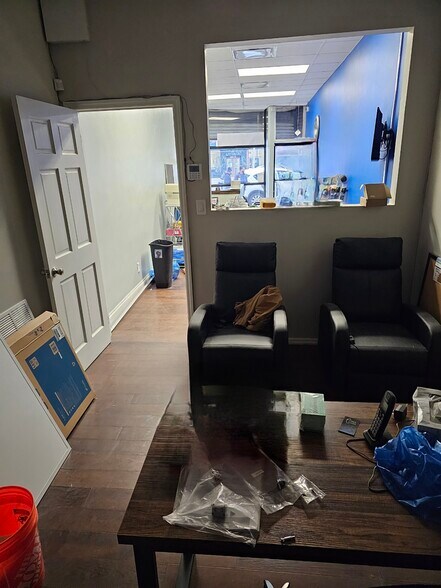 253-14 Union Turnpike, Floral Park, NY for lease - Interior Photo - Image 3 of 3