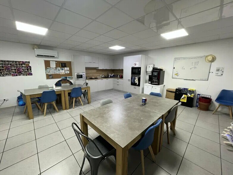 Flex in Valence for lease - Building Photo - Image 1 of 7