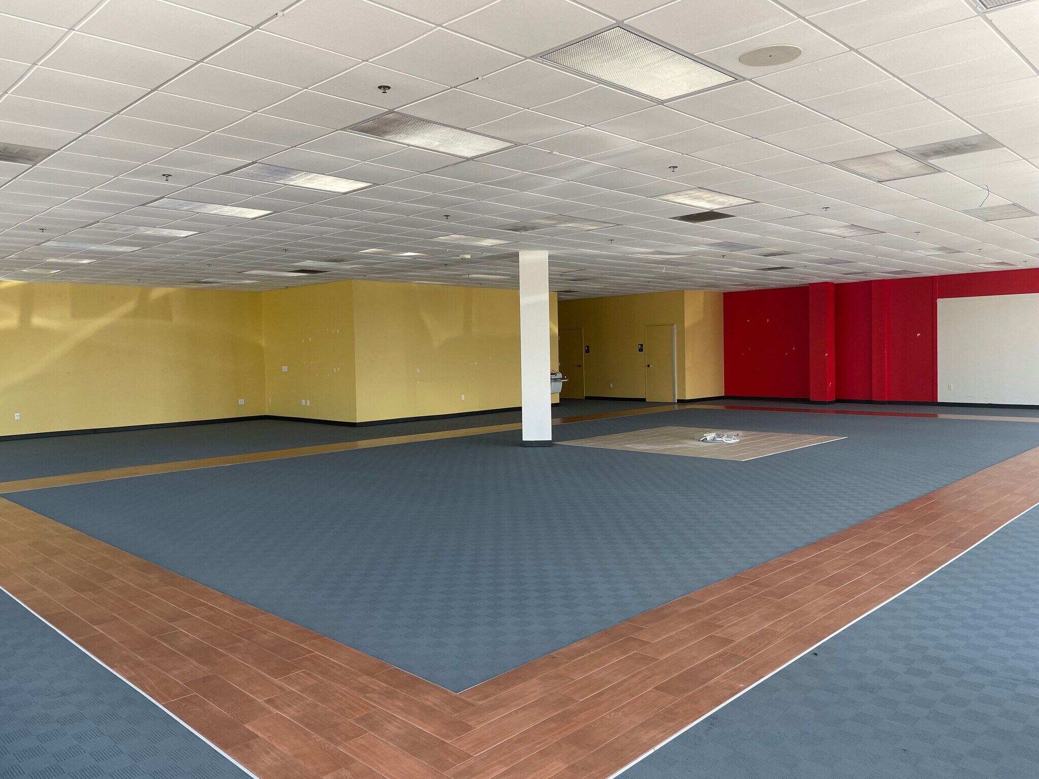 W Glade Rd, Euless, TX 76039 The Shops at Vineyard Village