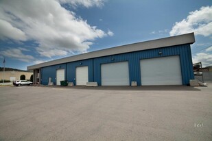 2250 NW Aviation Dr, Roseburg OR - Warehouse