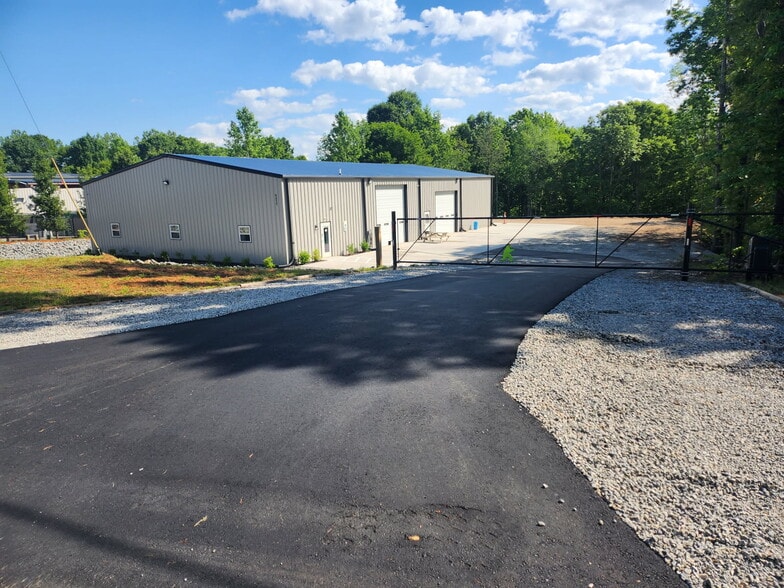 6451 Denver Industrial Park Rd, Denver, NC for lease - Building Photo - Image 1 of 8