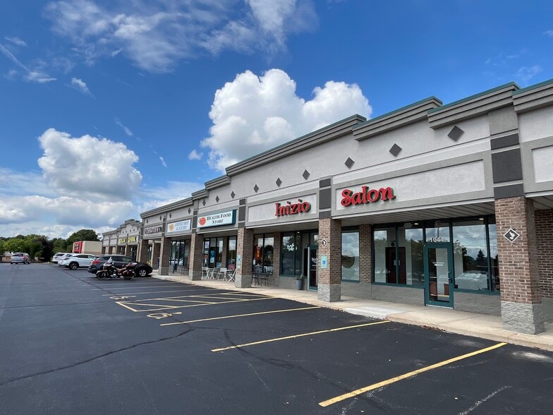 1024-1060 E Commerce Blvd, Slinger, WI for lease - Building Photo - Image 1 of 22