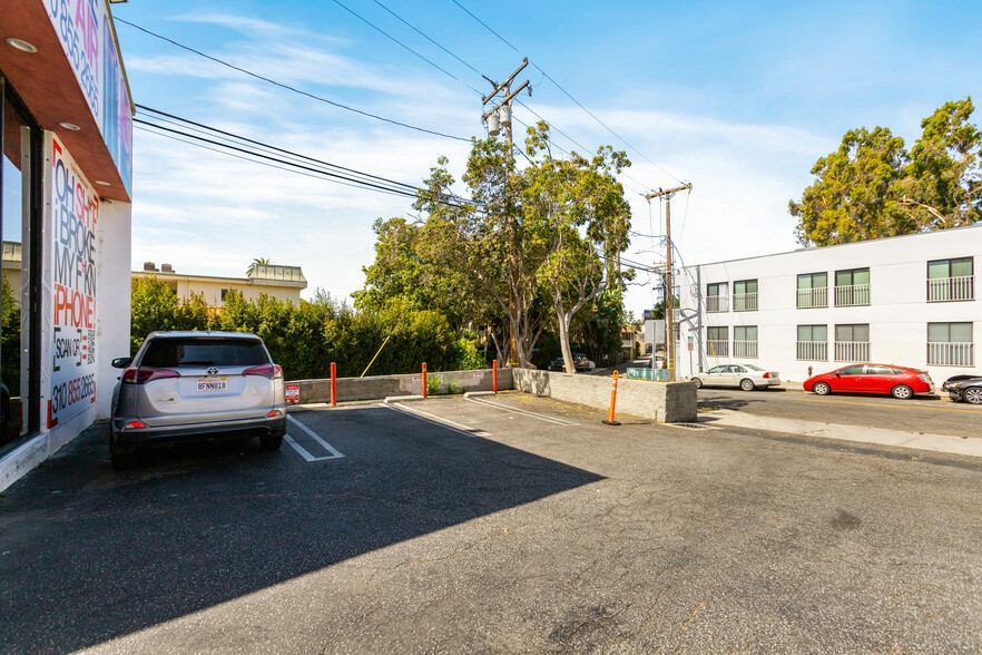 8424 Santa Monica Blvd, West Hollywood, CA for lease - Building Photo - Image 2 of 3