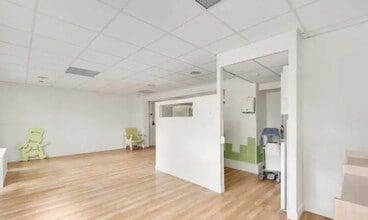 28 Rue Basfroi, Paris for lease Interior Photo- Image 2 of 8
