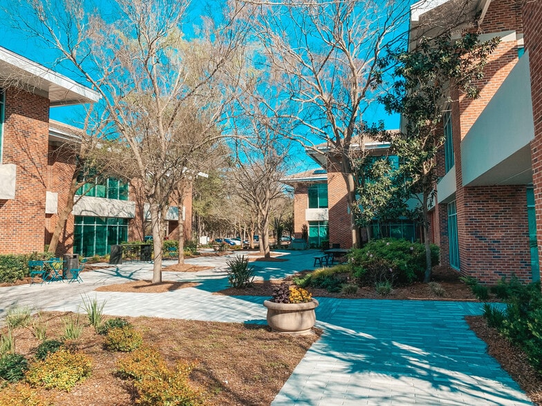 501 Wando Park Blvd, Mount Pleasant, SC for lease - Building Photo - Image 2 of 5