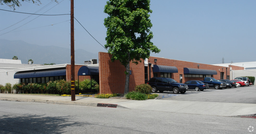 2832 E Foothill Blvd, Pasadena, CA for lease - Primary Photo - Image 1 of 6