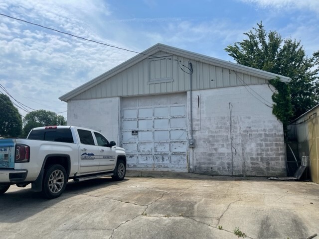 247-255 W Bowman Ave, Liberty, NC for lease Building Photo- Image 1 of 2