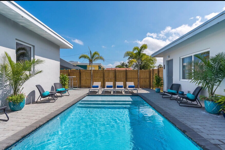 214 SE 4th Ave, Delray Beach, FL 33483