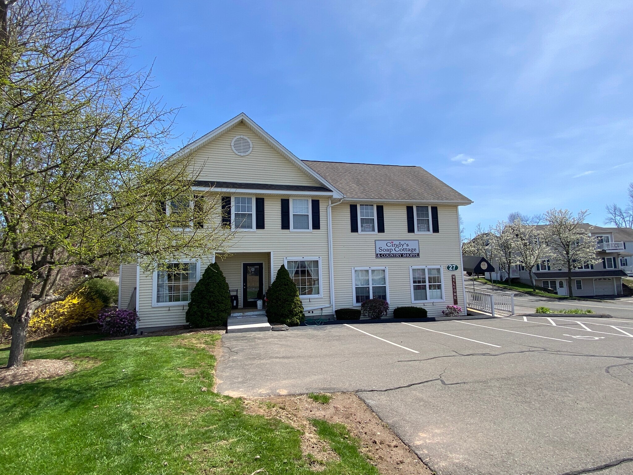 27 S Main St, East Windsor, CT for lease Primary Photo- Image 1 of 22