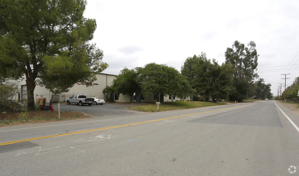 23125 Temescal Canyon Rd, Corona, CA for lease - Building Photo - Image 2 of 4