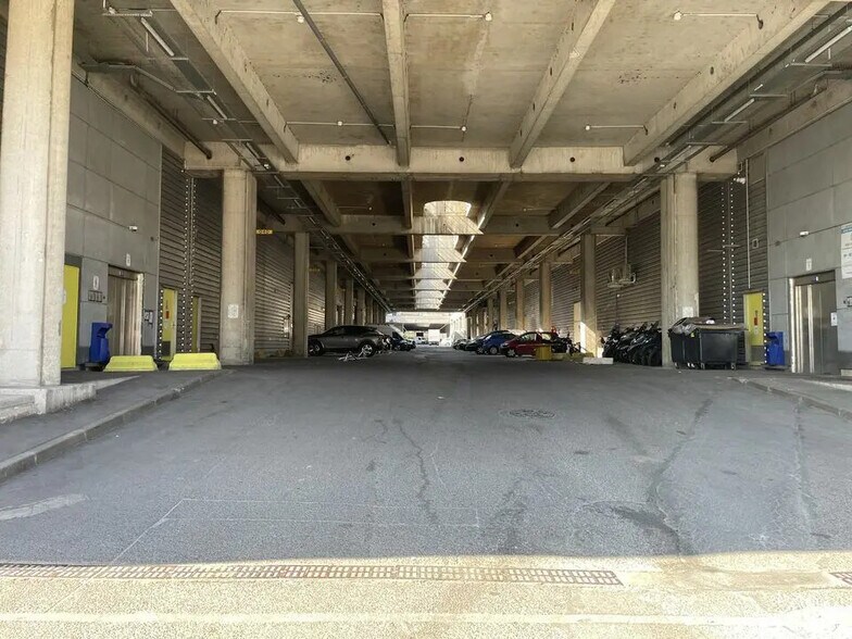 Flex in Pantin for sale - Building Photo - Image 2 of 6