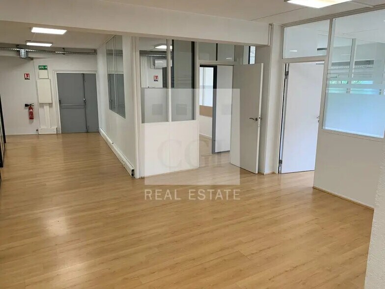 Office in Lyon for lease - Interior Photo - Image 3 of 12