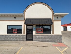 407 S 4th St, Dunlap, IL for sale Interior Photo- Image 1 of 5