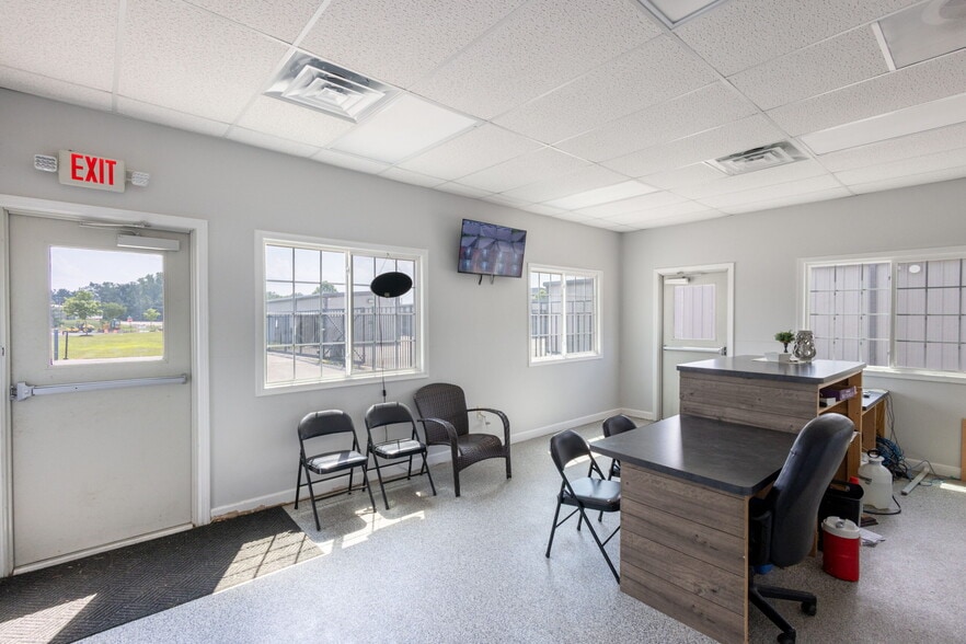 165 Hackett Road rd, Goshen, IN for sale - Building Photo - Image 3 of 5