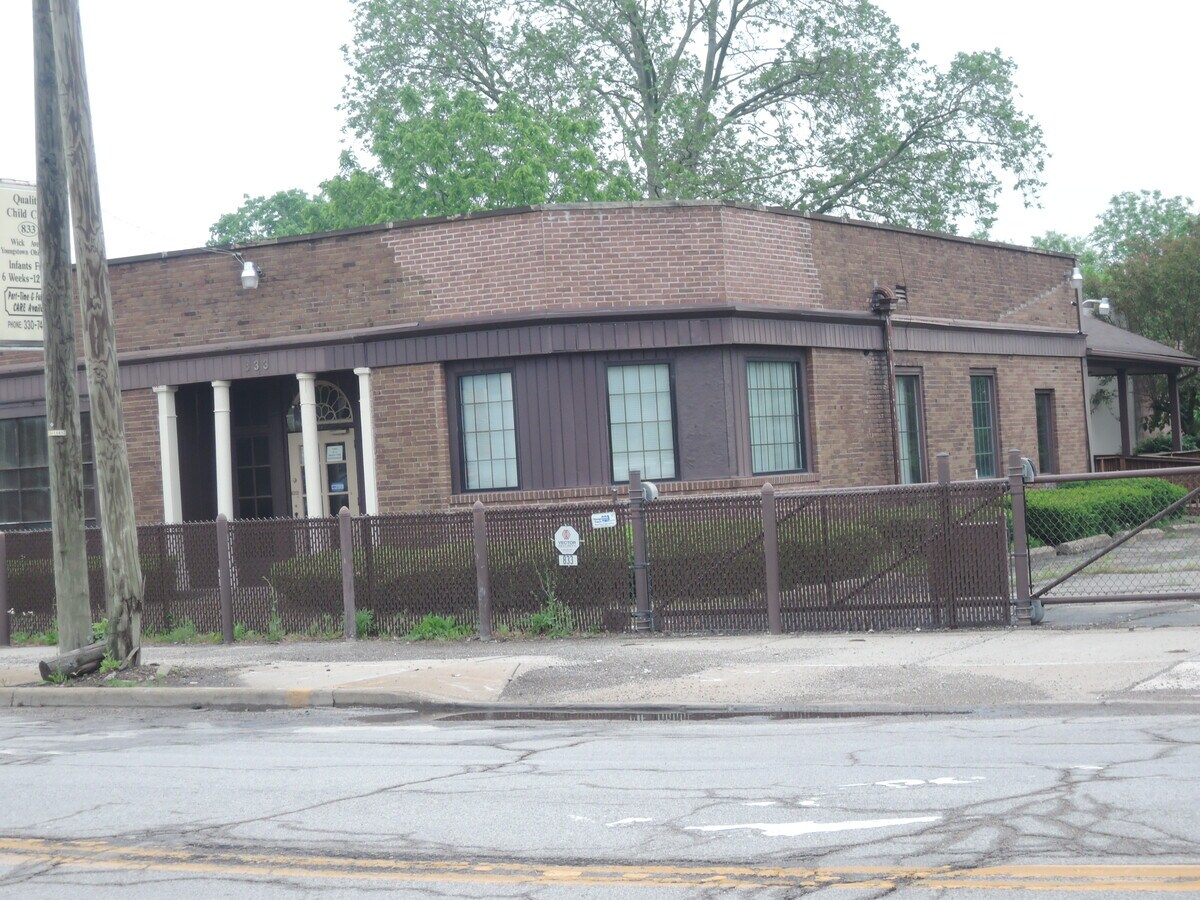 833 Wick Ave, Youngstown, OH 44505
