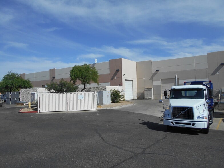 8932 W Cactus Rd, Peoria, AZ for lease - Building Photo - Image 3 of 8