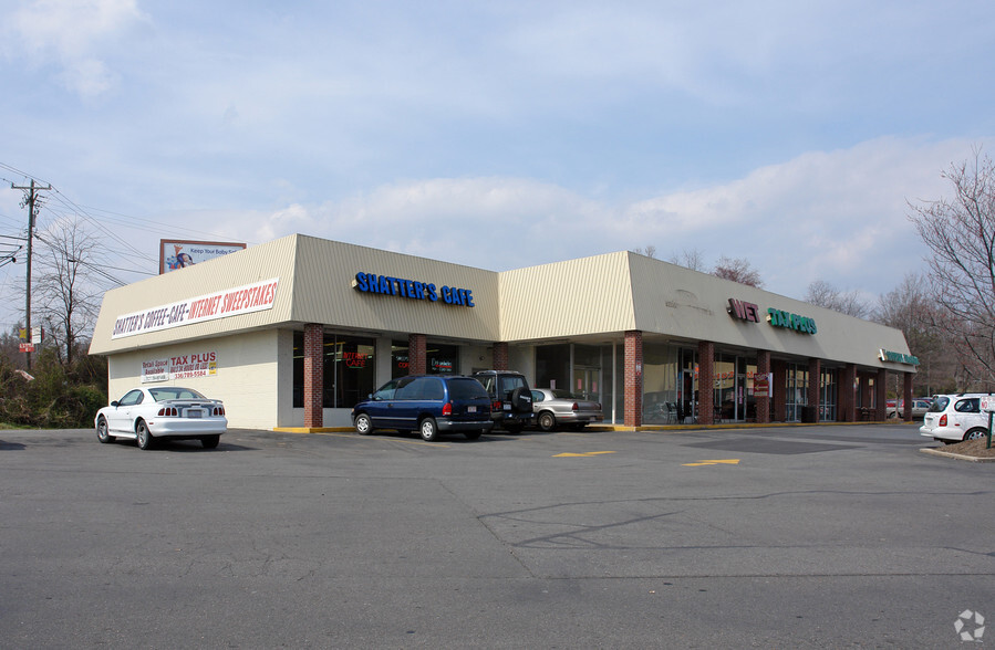 1110-1132 W Pine St, Mount Airy, NC for lease - Building Photo - Image 3 of 5