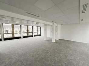 27-29 Rue Des Poissonniers, Neuilly-sur-Seine for lease Interior Photo- Image 2 of 5