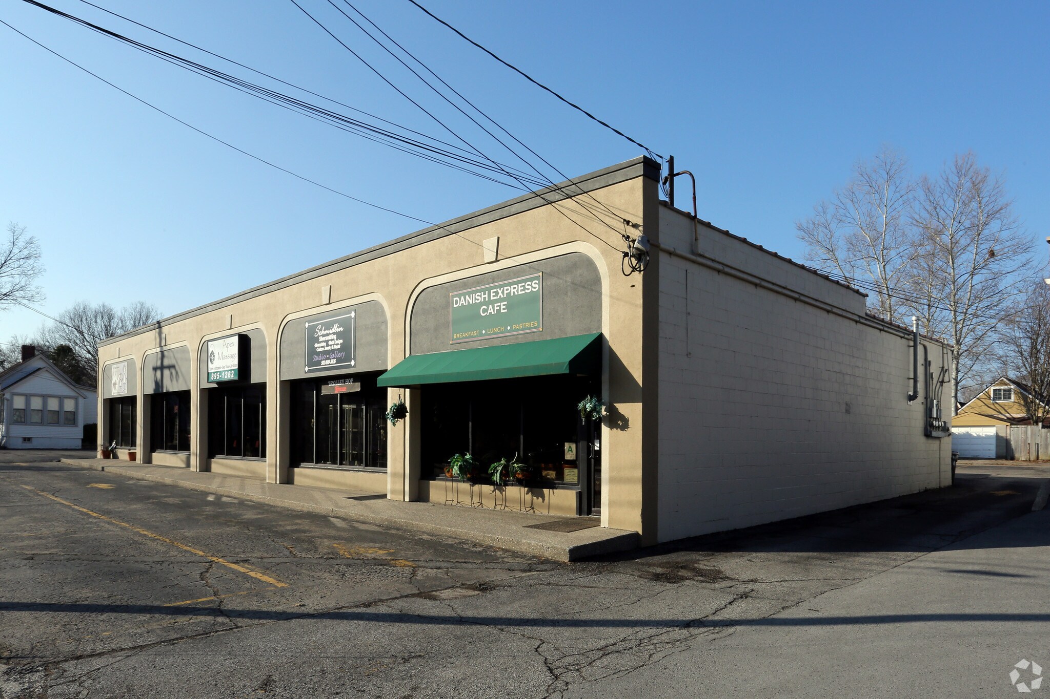 102-108 Cannons Ln, Louisville, KY for sale Primary Photo- Image 1 of 1
