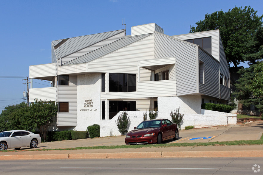 719 N Shartel Ave, Oklahoma City, OK for lease - Building Photo - Image 3 of 13