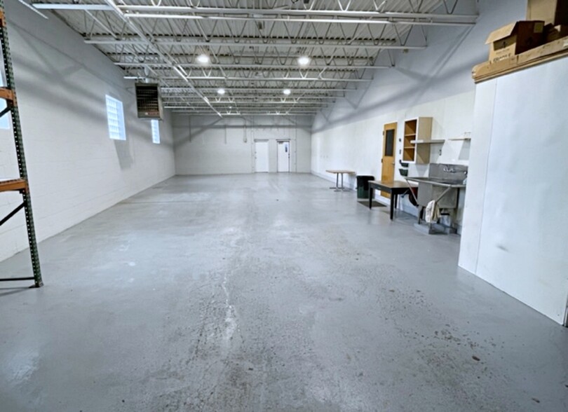 83 Newbern Ave, Medford, MA for lease - Interior Photo - Image 3 of 18