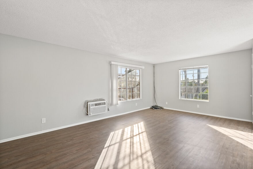 1515 N Dresser St, Santa Ana, CA for sale - Building Photo - Image 2 of 34