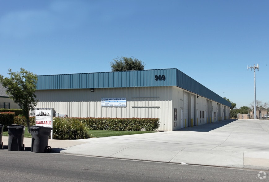 909 N Emerald Ave, Modesto, CA for lease - Primary Photo - Image 1 of 5