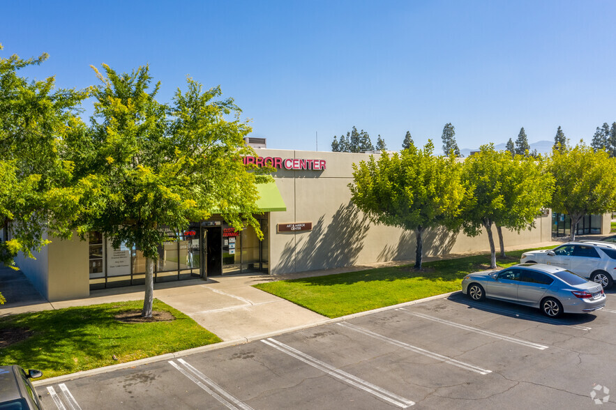 23621 Ridge Route Dr, Laguna Hills, CA for sale - Primary Photo - Image 1 of 1