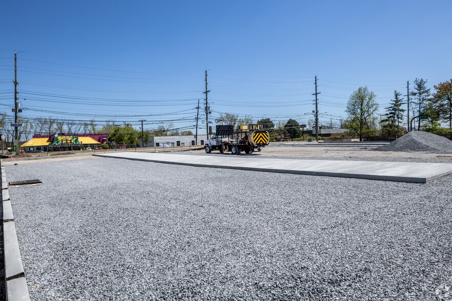890 Paterson Plank Rd, East Rutherford, NJ for lease - Primary Photo - Image 1 of 1