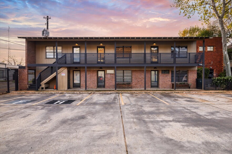 2412 Bartlett St, Houston, TX for lease - Building Photo - Image 1 of 27