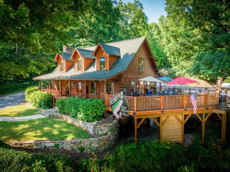 435 Main St, Saluda, NC 28773