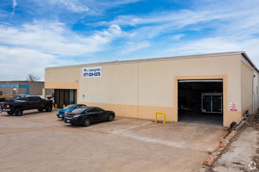 2333 Minnis Dr, Haltom City, TX for lease - Building Photo - Image 3 of 6