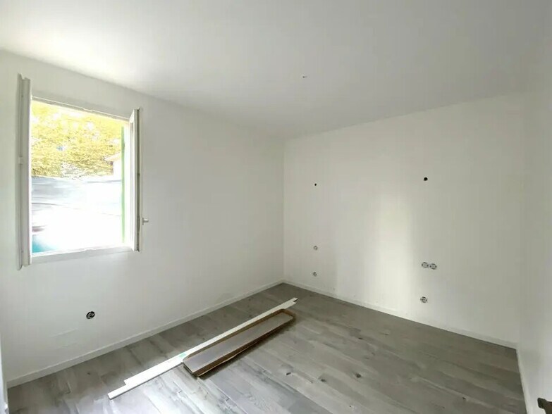 Office in Antibes for lease - Interior Photo - Image 3 of 4