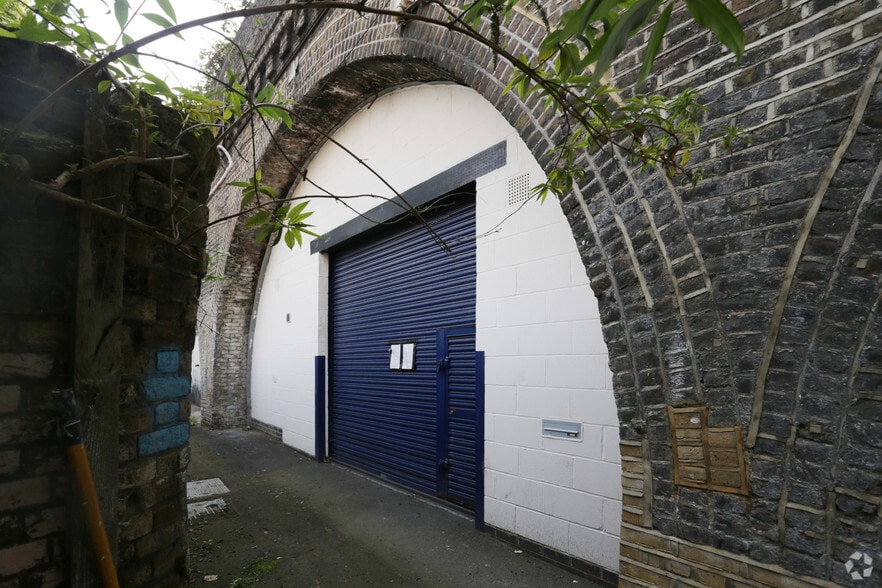 533-540 Barrington Rd, London for lease - Primary Photo - Image 1 of 6