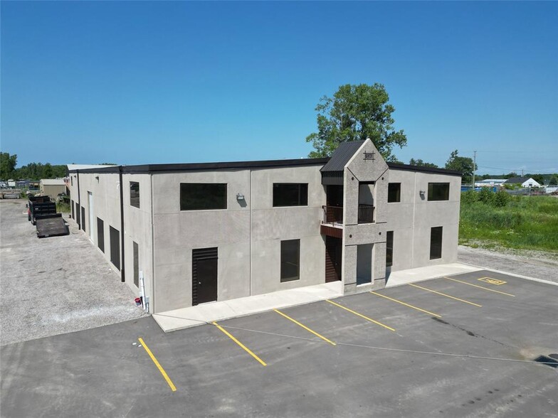 540 Gladwish Dr, Sarnia, ON for lease - Building Photo - Image 1 of 6