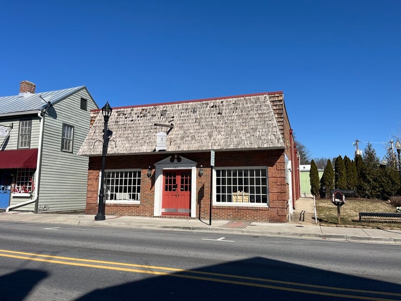 145 E King St, Strasburg, VA for lease - Building Photo - Image 1 of 15