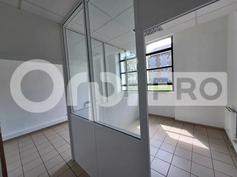 Office in Soissons for lease - Interior Photo - Image 1 of 4