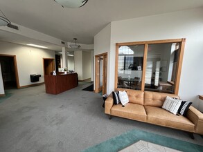 6100 W Bluemound Rd, Wauwatosa, WI for lease Lobby- Image 1 of 16