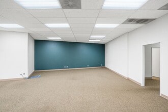 919-935 NW Circle Blvd, Corvallis, OR for lease Building Photo- Image 2 of 15