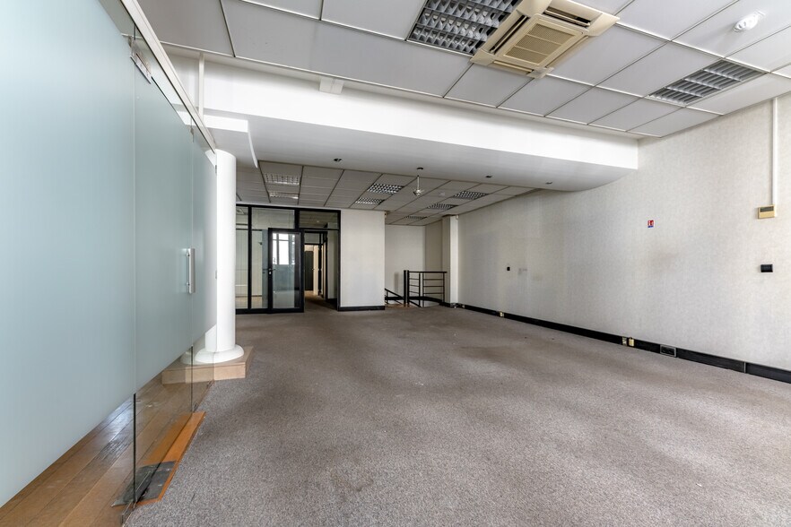 15 Rue Lord Byron, Paris for sale - Building Photo - Image 3 of 16