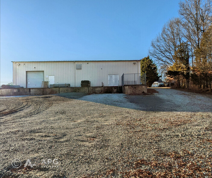 710 S Foushee St, Roxboro, NC for lease - Building Photo - Image 2 of 15