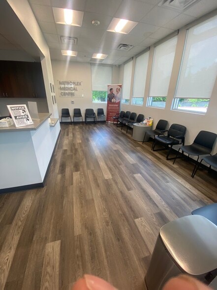 13000 Josey Ln, Farmers Branch, TX for lease - Lobby - Image 3 of 17