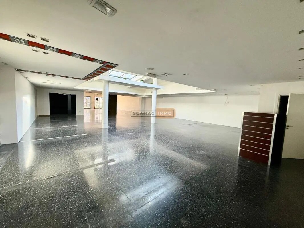 Retail in Saint-Tropez for lease Interior Photo- Image 1 of 6